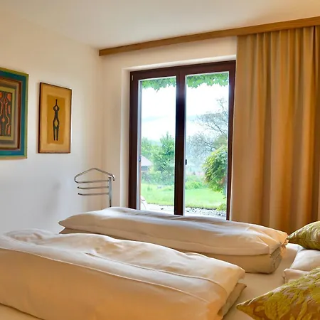 Poelzl Apartment *